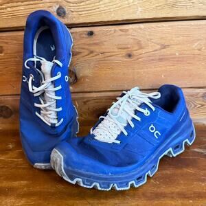 On Cloudventure Sneakers in Twilight/Acai Size 7